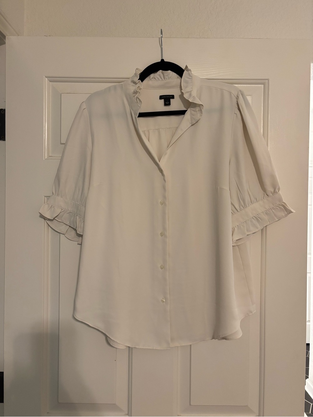 Ann Taylor Cream Ruffle Collar Button-Front Blouse